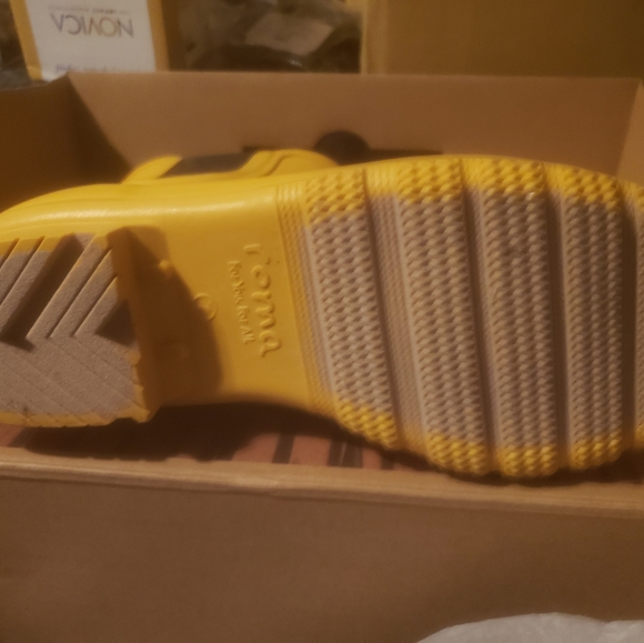 Eco Friendly Waterproof Boots - Picture 8 of 8